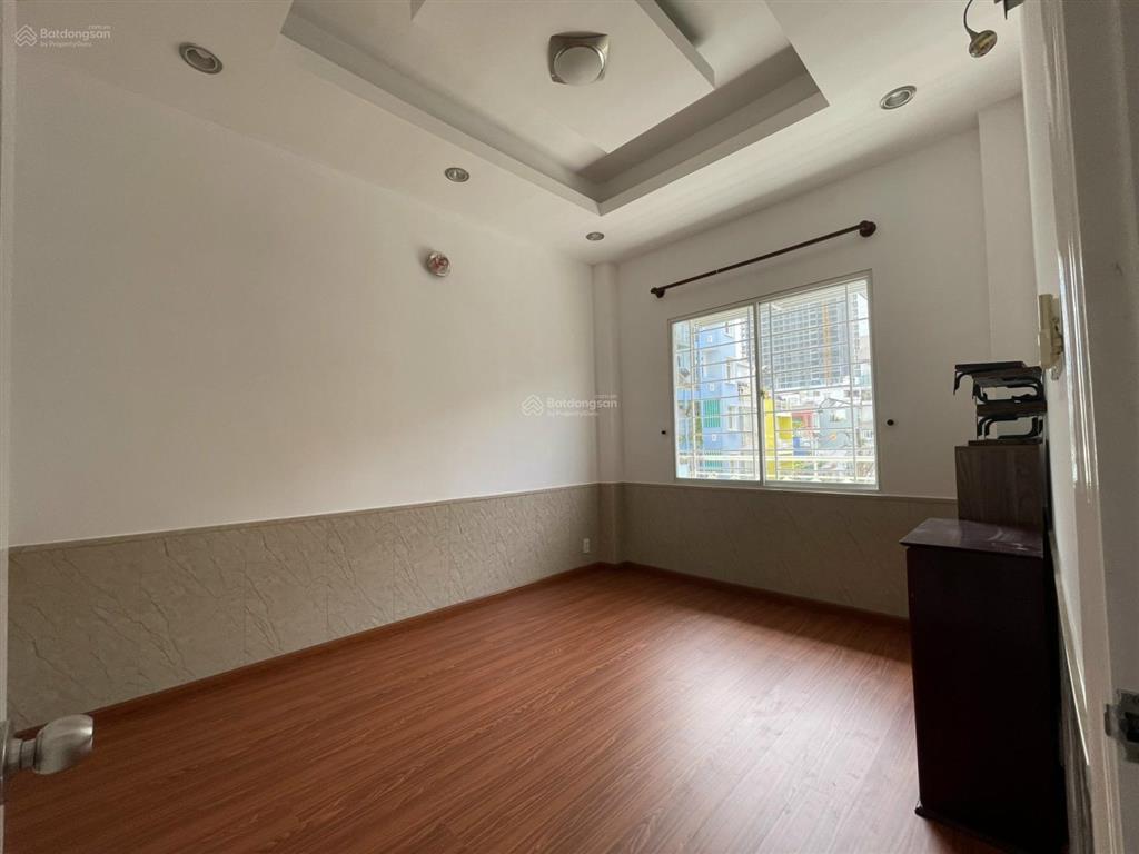 Cho thuê chung cư 212 nguyễn trãi quận 1. dt 70m2, căn góc
