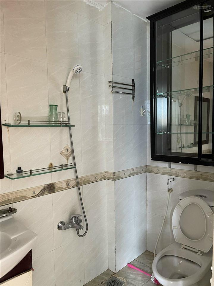 Cho thuê chung cư 212 nguyễn trãi quận 1. dt 70m2, căn góc