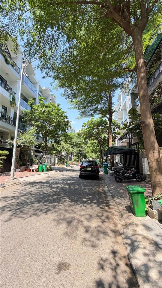 Bán nhà phố him lam kênh tẻ đường 18 quận 7 5x20m hầm 4 lầu giá 30,5 tỷ
