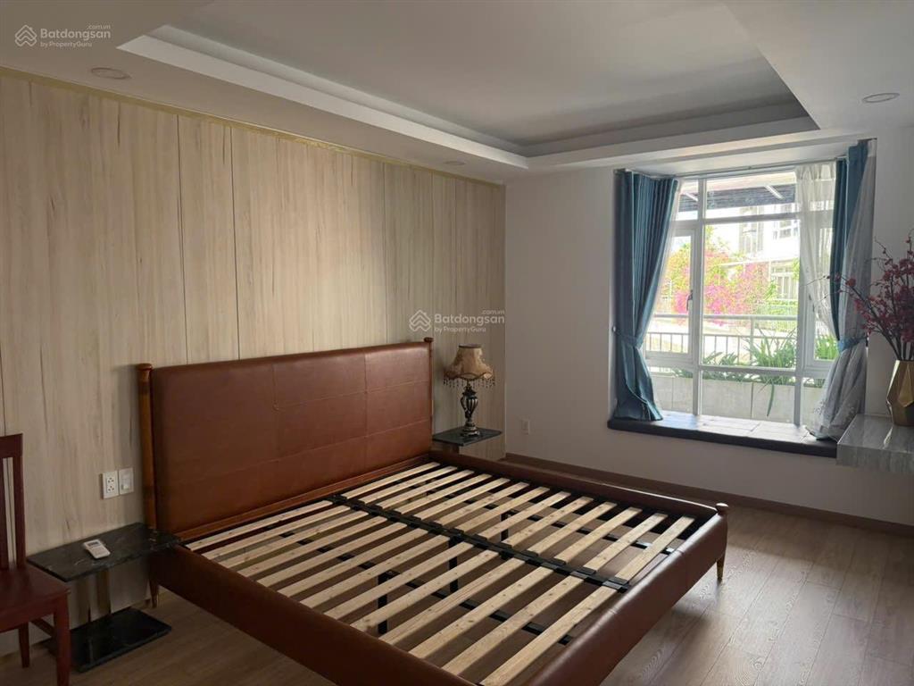 Bán căn hộ riverside phú mỹ hưng 236m 2pn sân vườn view sông lầu 3 giá 28,3 tỷ