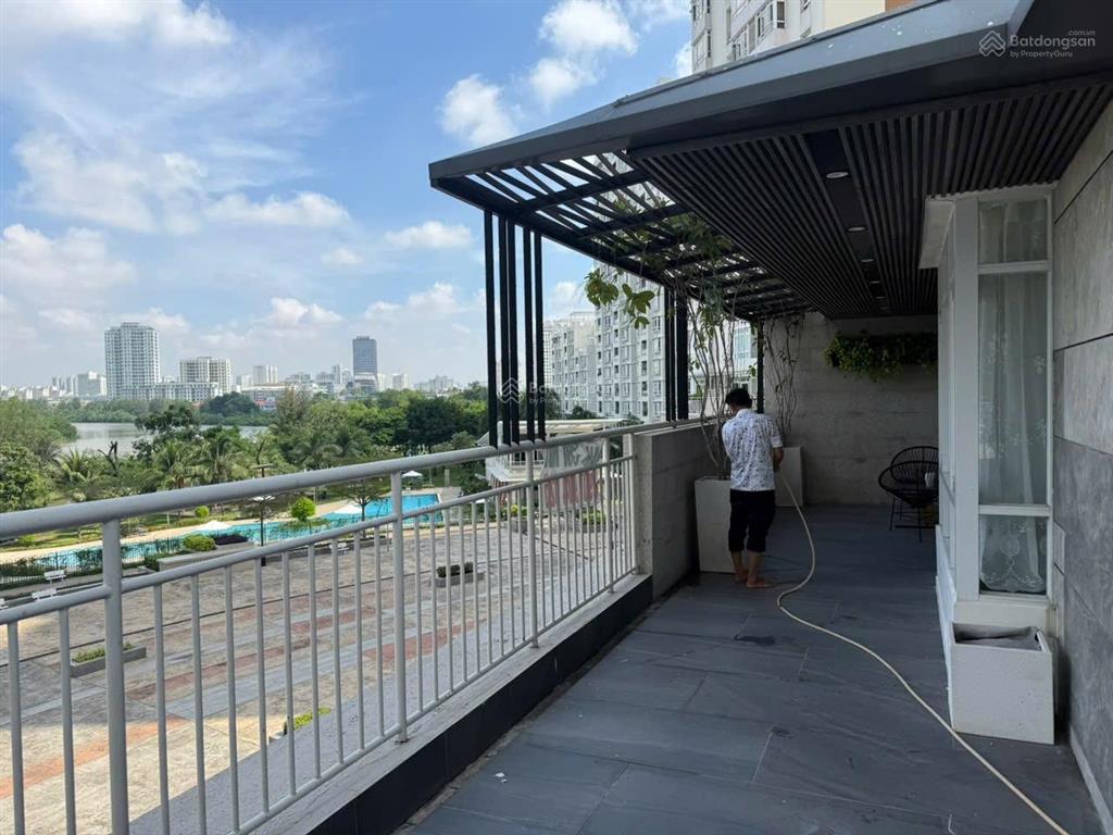 Bán căn hộ riverside phú mỹ hưng 236m 2pn sân vườn view sông lầu 3 giá 28,3 tỷ