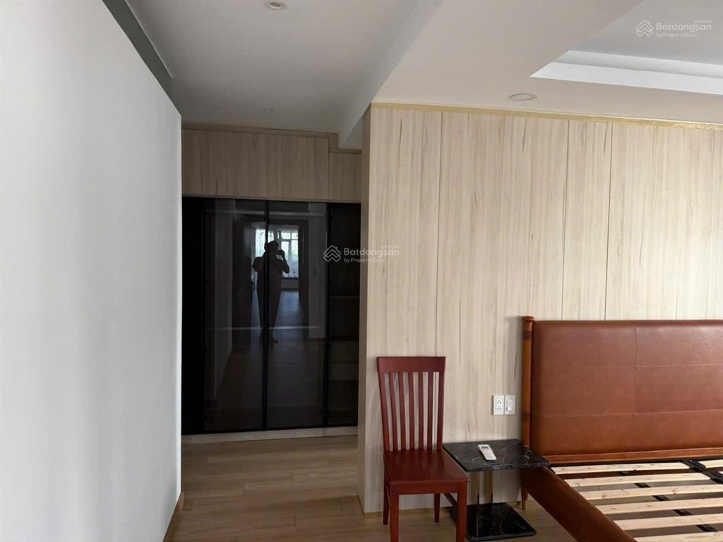 Bán căn hộ riverside phú mỹ hưng 236m 2pn sân vườn view sông lầu 3 giá 28,3 tỷ
