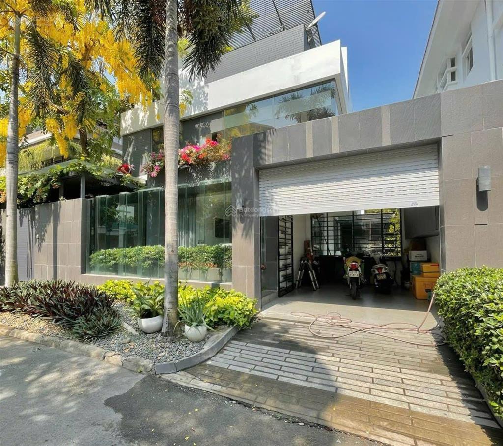Cho thuê biệt thự đơn mỹ tú 2 phú mỹ hưng 500m2 hồ bơi 4pn nội thất cao cấp giá 130 triệu/tháng