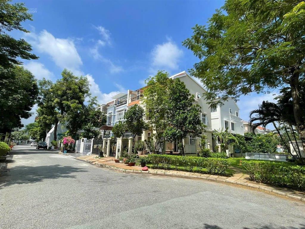 Bán biệt thự mỹ thái 3 phú mỹ hưng căn góc công viên 180m2 hướng đông nam, giá 50 tỷ