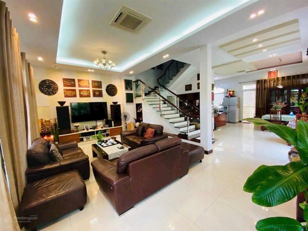 Bán biệt thự mỹ thái 3 phú mỹ hưng căn góc công viên 180m2 hướng đông nam, giá 50 tỷ