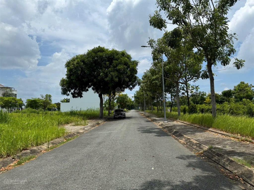 Bán lô đất b5  15 kdc phú mỹ, quận 7 10x25m view sông
