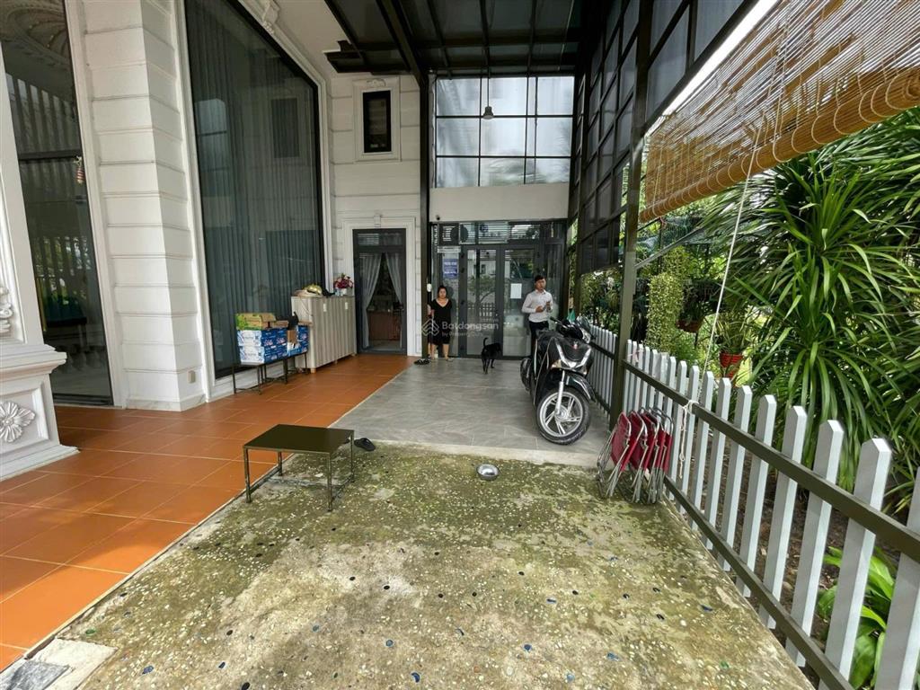 Cho thuê khách sạn r3  36 hưng phước 3, đường số 6, kế công viên