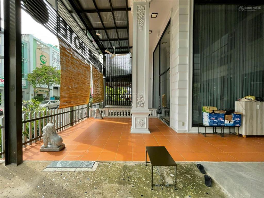 Cho thuê khách sạn r3  36 hưng phước 3, đường số 6, kế công viên
