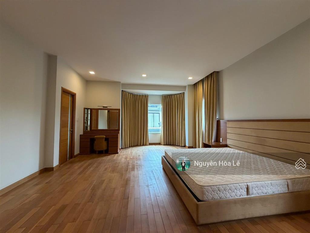 Cho thuê biệt thự phú gia phú mỹ hưng 317,3m2 4pn, sân vườn, giá 91 triệu/tháng