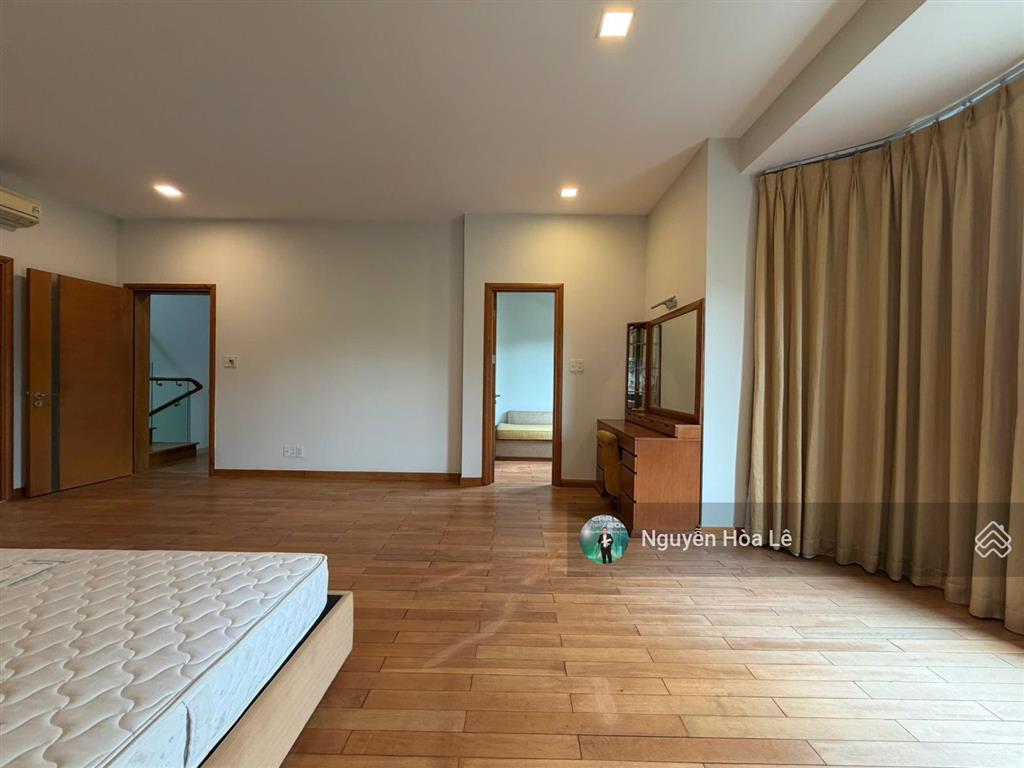 Cho thuê biệt thự phú gia phú mỹ hưng 317,3m2 4pn, sân vườn, giá 91 triệu/tháng