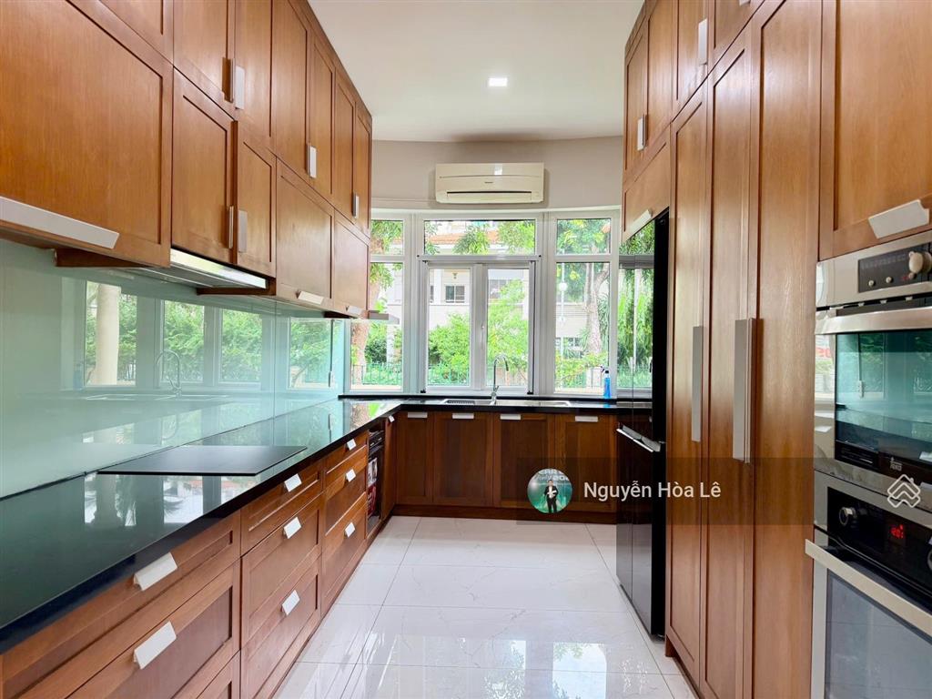 Cho thuê biệt thự phú gia phú mỹ hưng 317,3m2 4pn, sân vườn, giá 91 triệu/tháng