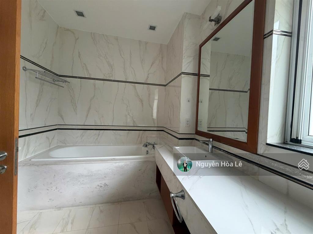Cho thuê biệt thự phú gia phú mỹ hưng 317,3m2 4pn, sân vườn, giá 91 triệu/tháng