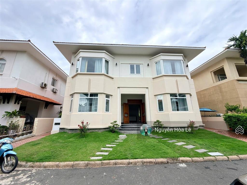 Cho thuê biệt thự phú gia phú mỹ hưng 317,3m2 4pn, sân vườn, giá 91 triệu/tháng