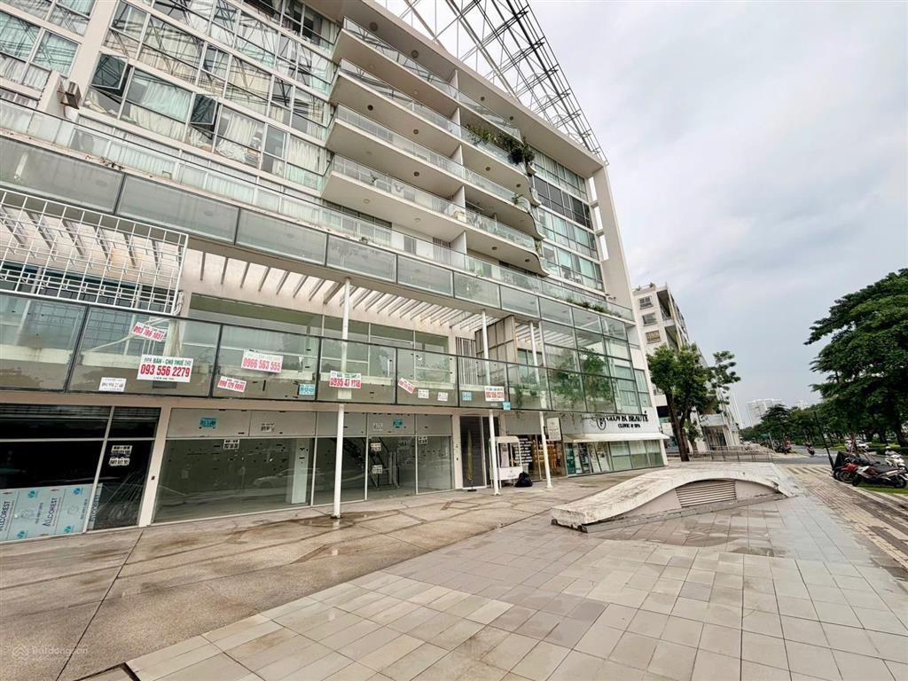 Cho thuê shophouse garden court 2 phú mỹ hưng mặt tiền tôn dật tiên, 152m