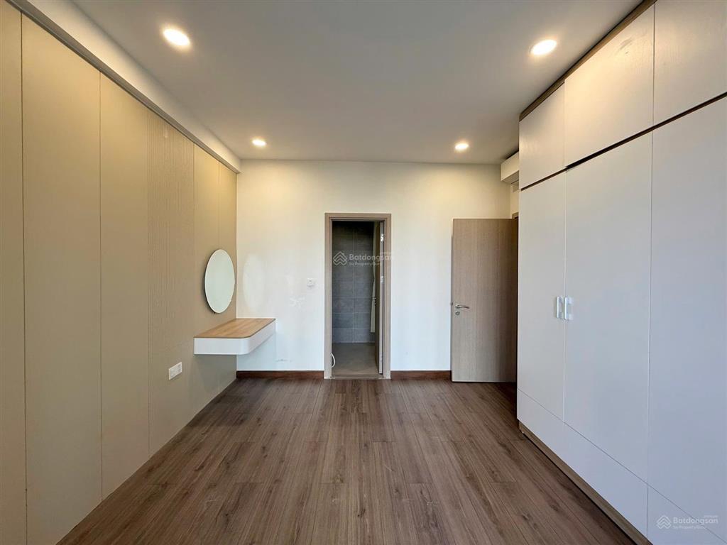 Cho thuê riverpark premier phú mỹ hưng, lầu 3, 130m, view hồ bơi & sân vườn