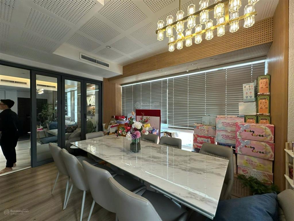 Cần bán căn hộ riverside residence, lầu cao view sông, dt 180m2, giá 14,2 tỷ.  o9o67725o8
