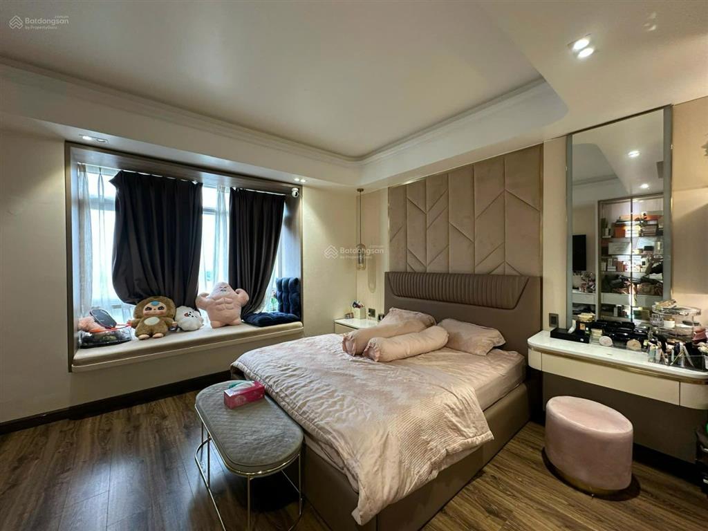 Cần bán căn hộ riverside residence, lầu cao view sông, dt 180m2, giá 14,2 tỷ.  o9o67725o8