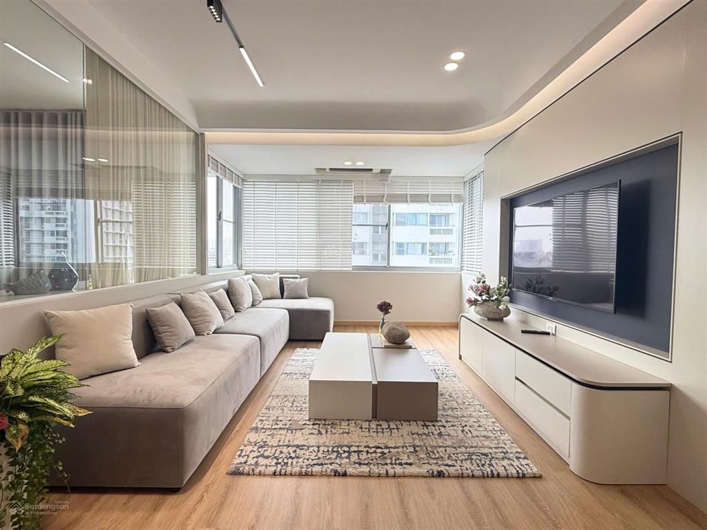 Cần tiền bán gấp căn hộ mỹ khánh 3, diện tích 113m2, giá 8 tỷ.  o9o6 772 5o8 mai thao