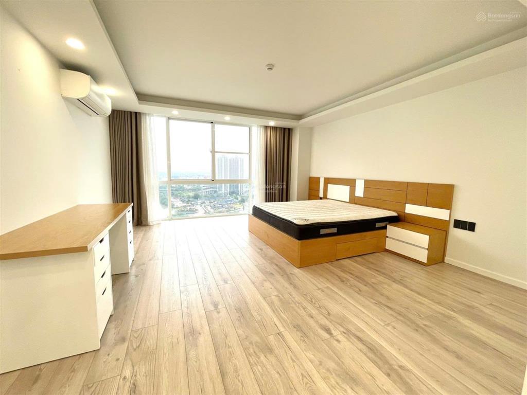 Cần bán penthoues sân vườn riverpark residence, 350m2, giá 43 tỷ.  o9o6 772 5o8 mai thao
