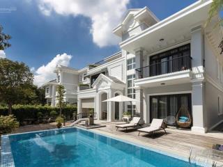 Cho thuê biệt thự đơn lập vip chateau phú mỹ hưng 580m2, 5pn có hồ bơi  0912 302 ***