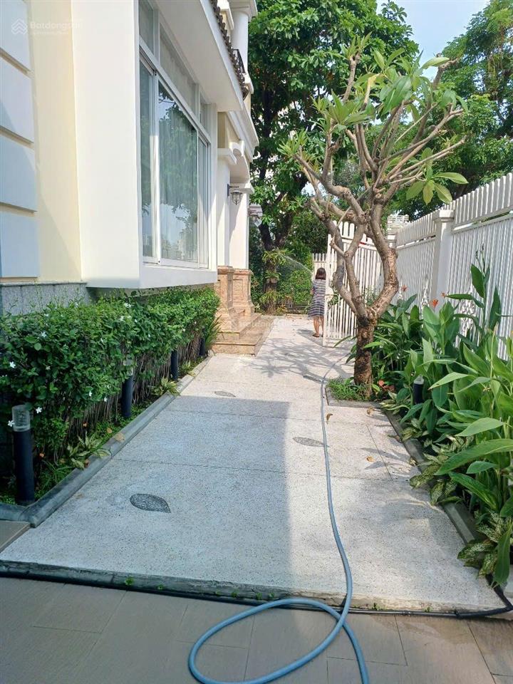 Cho thuê gấp bt đơn lập 300m2, 5pn, 5wc tại phú mỹ hưng, quận 7, giá 100 triệu/tháng  0912 302 ***