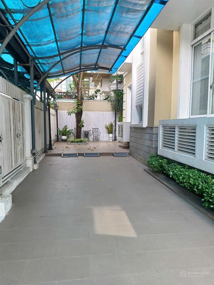 Cho thuê gấp bt đơn lập 300m2, 5pn, 5wc tại phú mỹ hưng, quận 7, giá 100 triệu/tháng  0912 302 ***