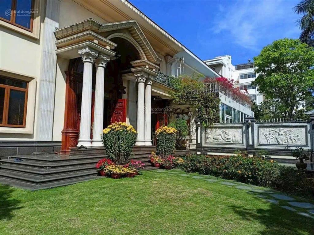 Cho thuê biệt thự đơn lập căn góc siêu đẹp khu cảnh đồi phú mỹ hưng, gần hồ bán nguyệt, trường ssis