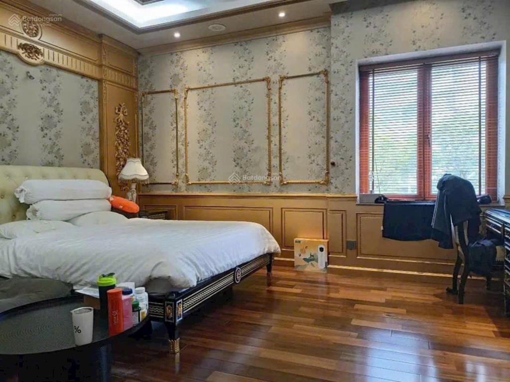Cho thuê biệt thự đơn lập căn góc siêu đẹp khu cảnh đồi phú mỹ hưng, gần hồ bán nguyệt, trường ssis