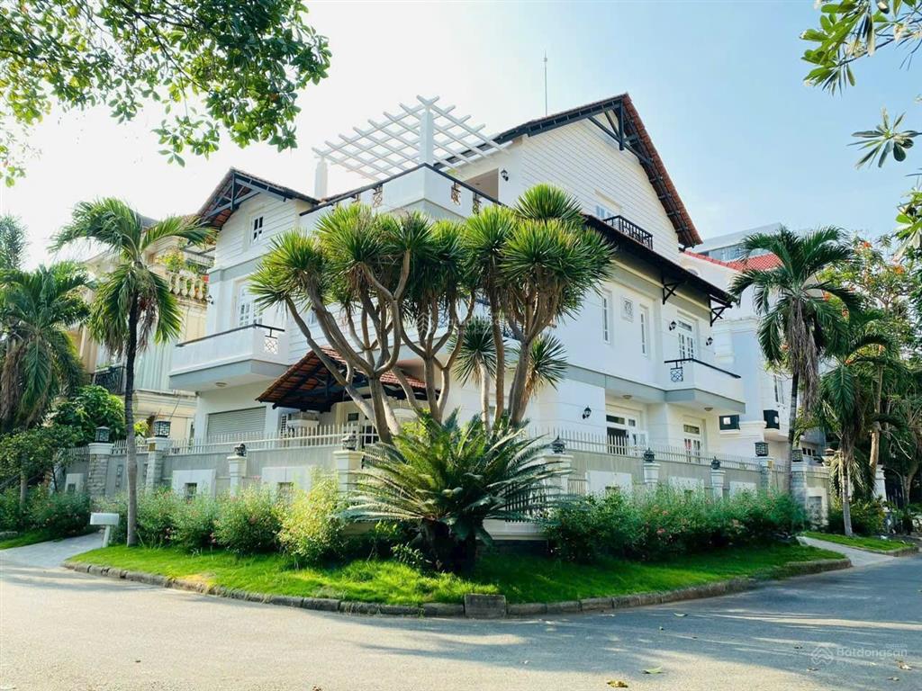 Cho thuê biệt thự đơn lập phú mỹ hưng, quận 7, 6 phòng ngủ, giá 100tr