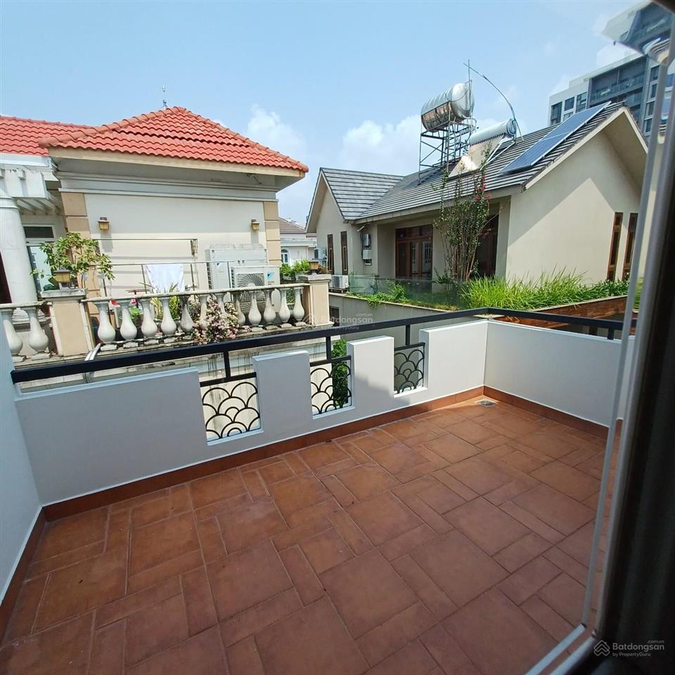Cho thuê biệt thự đơn lập phú mỹ hưng, quận 7, 6 phòng ngủ, giá 100tr