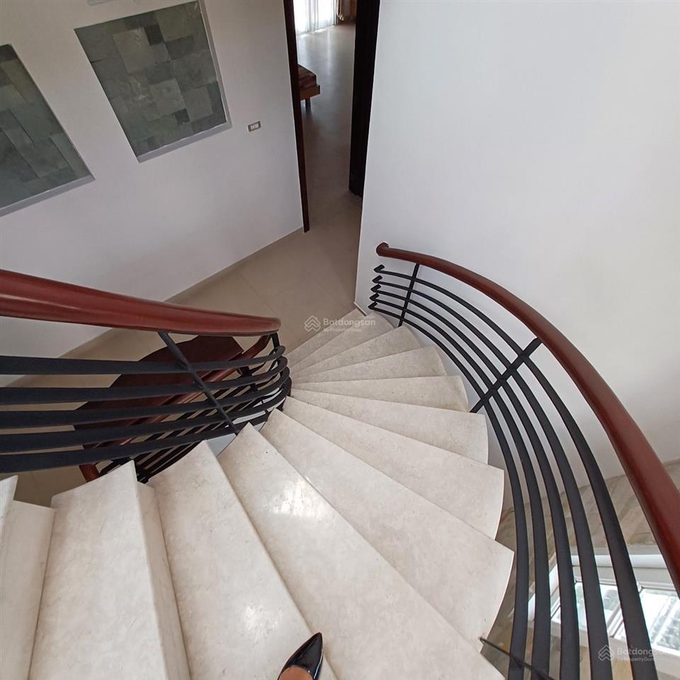 Cho thuê biệt thự đơn lập phú mỹ hưng, quận 7, 6 phòng ngủ, giá 100tr