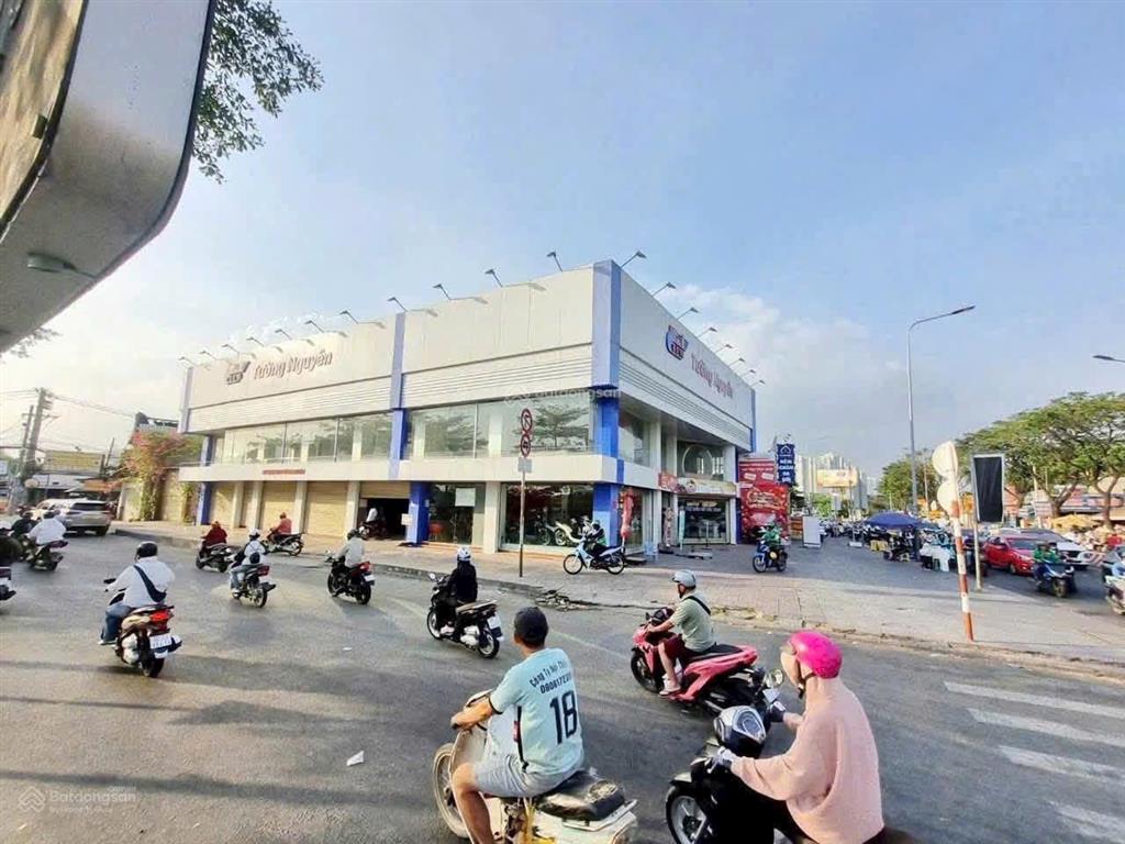 Cho thuê mặt bằng kinh doanh cửa hàng, 600m2 giá tốt, quận 7, tp.hcm