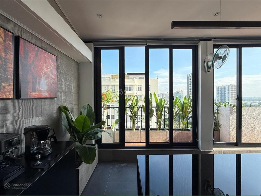 Cho thuê căn hộ penthouse sky garden phú mỹ hưng, dt 330m2, 5pn, mới đẹp giá rẻ  0912 302 ***