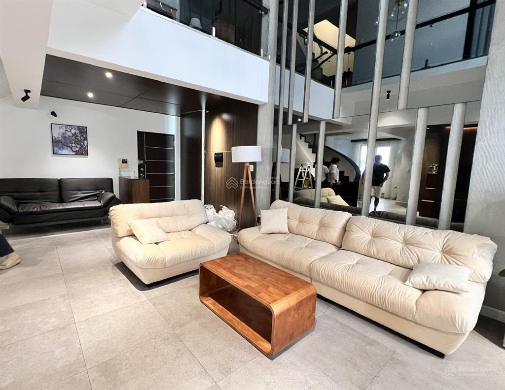 Cho thuê căn hộ penthouse sky garden phú mỹ hưng, dt 330m2, 5pn, mới đẹp giá rẻ  0912 302 ***