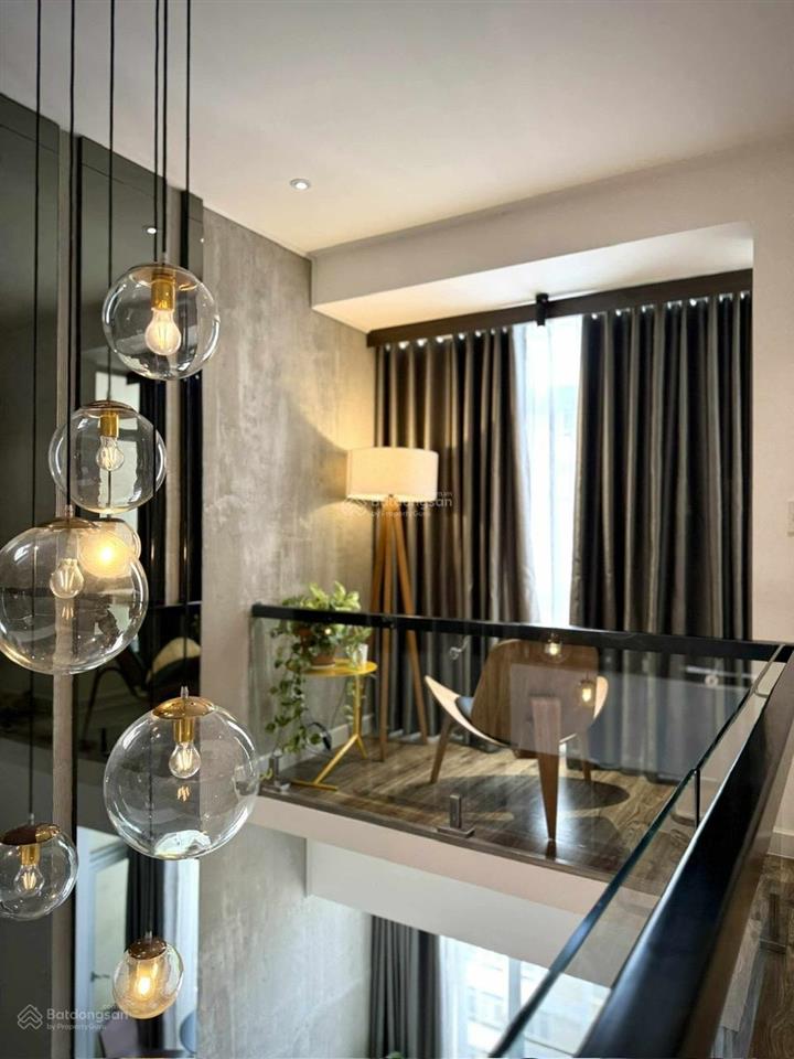 Cho thuê căn hộ penthouse sky garden phú mỹ hưng, dt 330m2, 5pn, mới đẹp giá rẻ  0912 302 ***