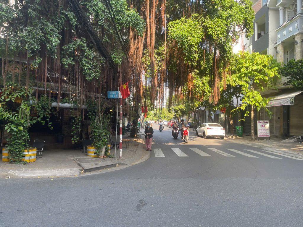 góc 2MT đường 42 $ 79 Phường Tân Quy Q7. DT 11x19m