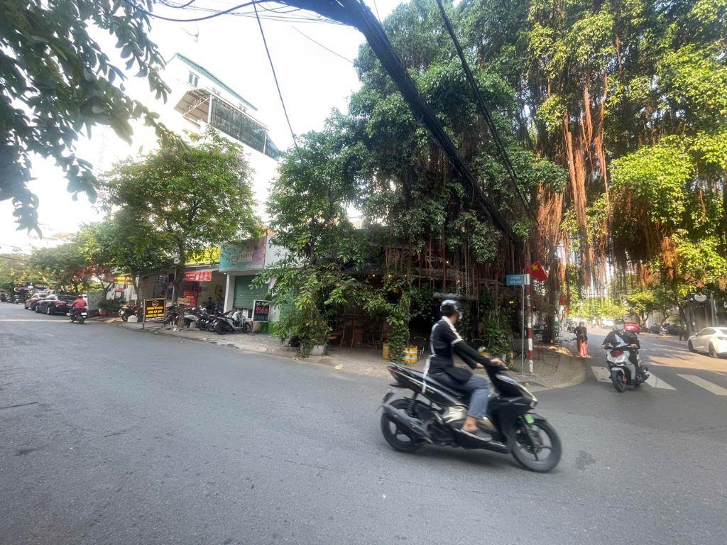 góc 2MT đường 42 $ 79 Phường Tân Quy Q7. DT 11x19m