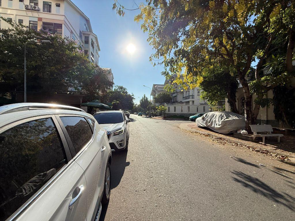 Bán BT chính chủ giá rẻ tại Khu đô thị Nam Long, Quân 7 Dt 8x24m giá 28 tỷ