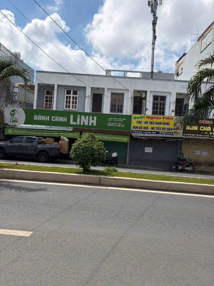 Bán nhà MT đường Phú Thuận , Q7. dt 18x10m 1 lầu . hiện tại xây 4 căn , vị trí vàng KDBB.