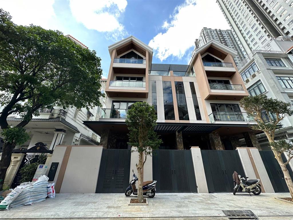 Cho thuê căn biệt thự 10x20m mới xây, phù hợp làm công ty, văn phòng tại him lam kênh tẻ q7