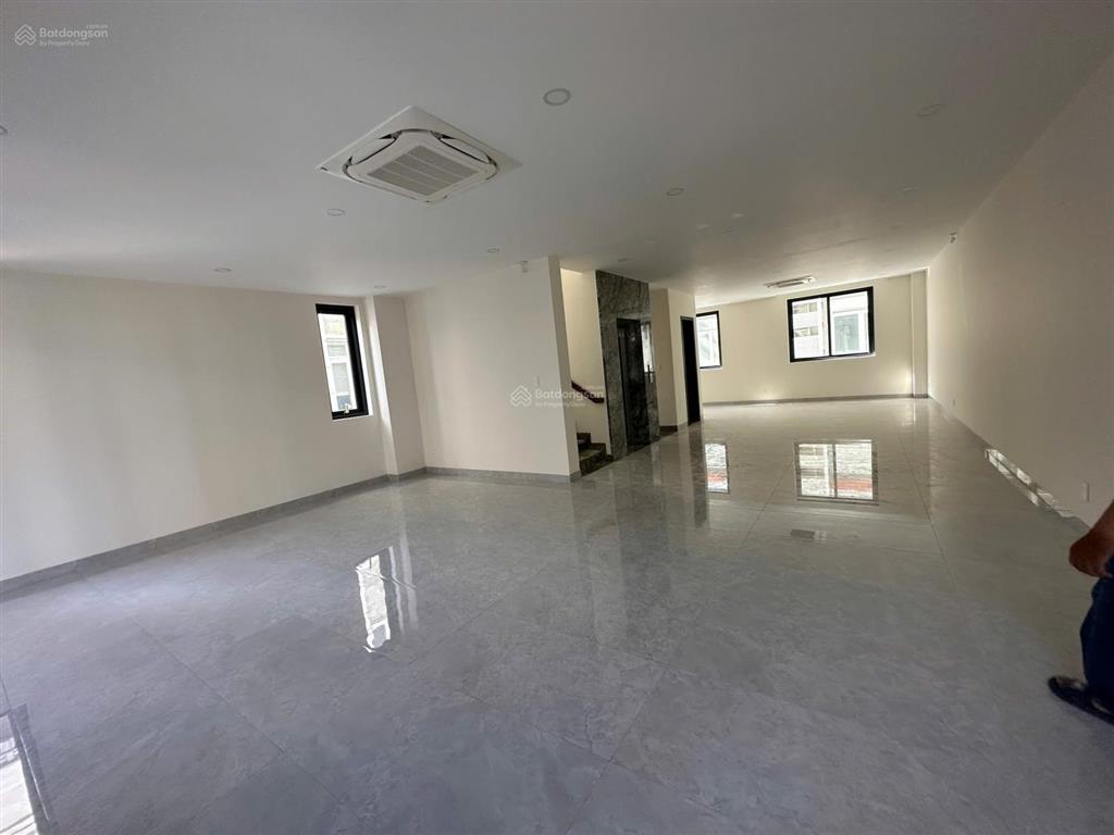 Cho thuê căn biệt thự 10x20m mới xây, phù hợp làm công ty, văn phòng tại him lam kênh tẻ q7