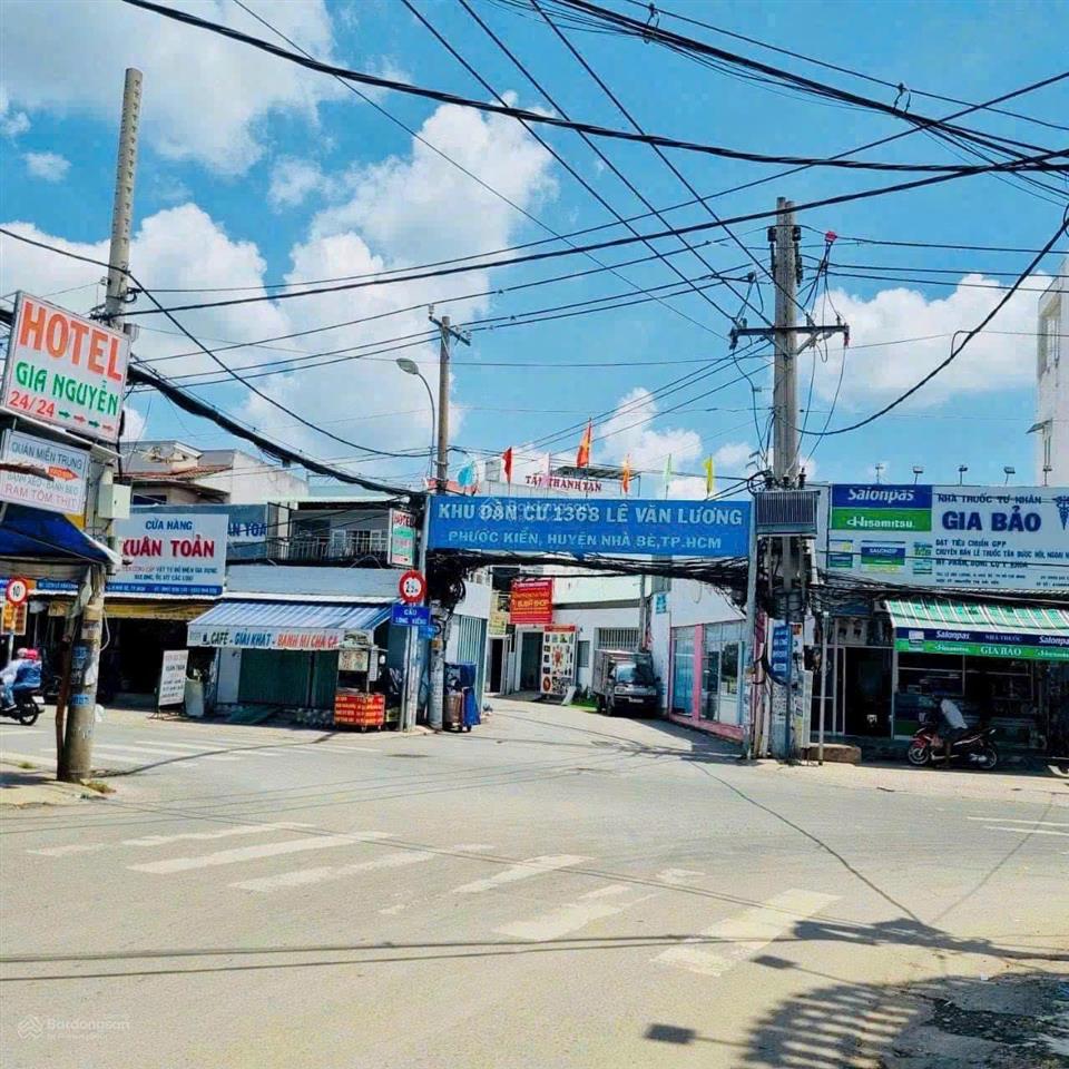 Bán gấp lô đất tại 1368 lê văn lương, phước kiển 5,5 x 15m sổ riêng mt đường 7m, xây dựng tự do