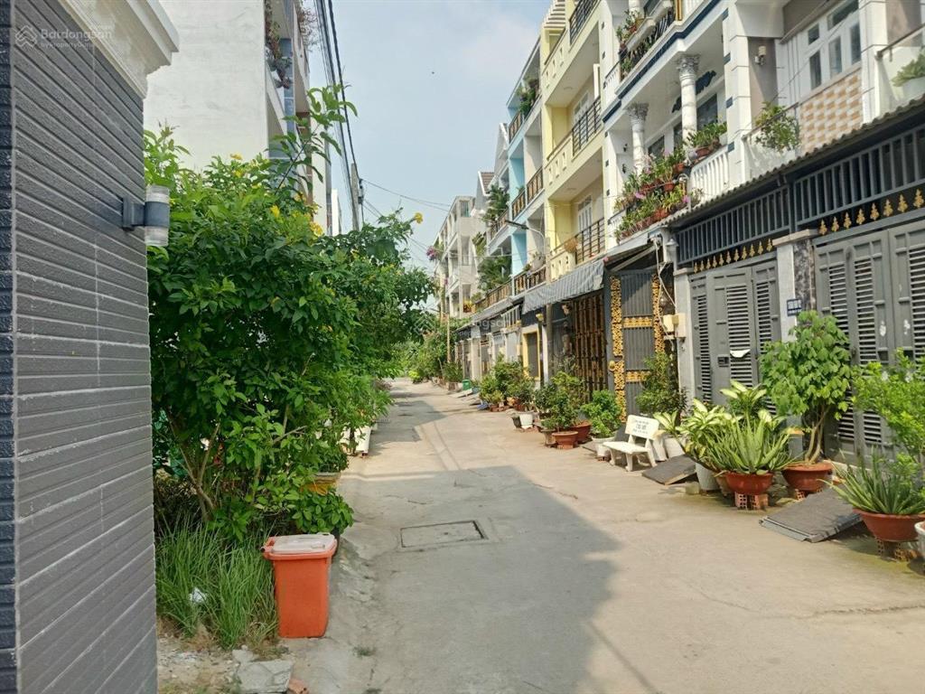 Bán gấp lô đất tại 1368 lê văn lương, phước kiển 5,5 x 15m sổ riêng mt đường 7m, xây dựng tự do