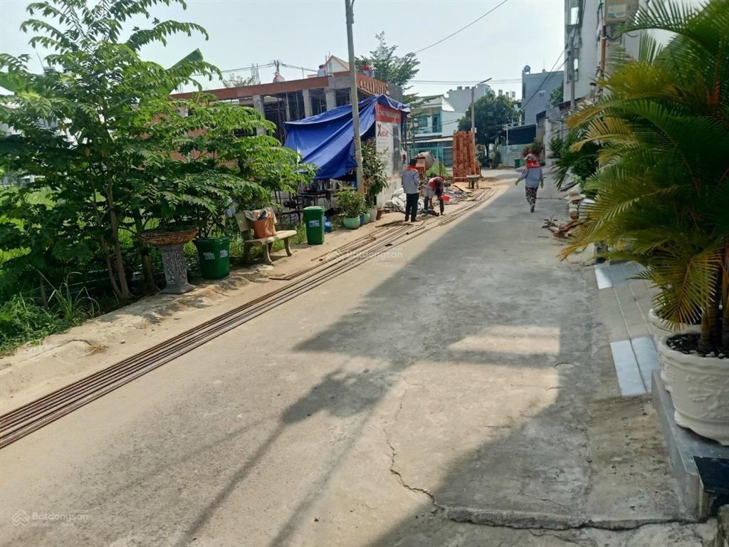 Bán gấp lô đất tại 1368 lê văn lương, phước kiển 5,5 x 15m sổ riêng mt đường 7m, xây dựng tự do