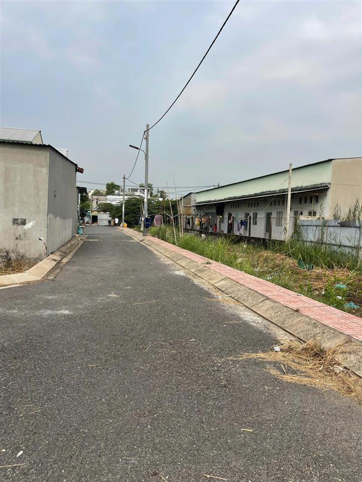 Bán gấp lô đất 5 x 23m sổ riêng đường 7m xd tự do, sổ riêng tại lê văn lương nhơn đức nhà bè