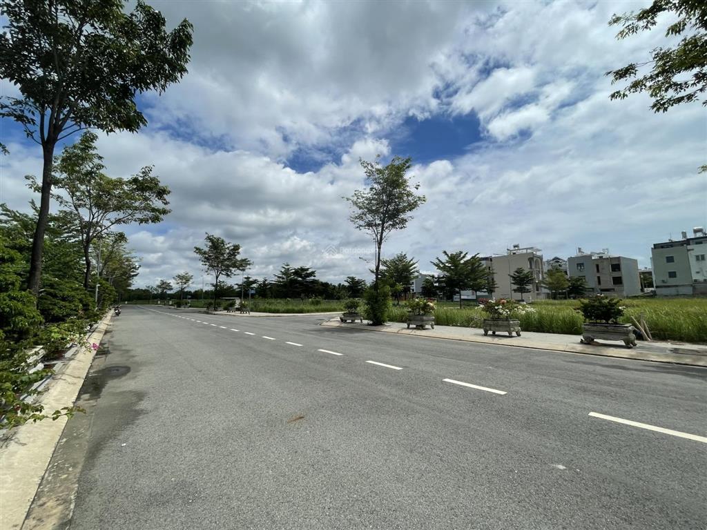 Bán gấp lô đất mt đường 16m view sông tại kdc gia long phước kiển 5 x 18,6 sổ hồng riêng 8 tỷ