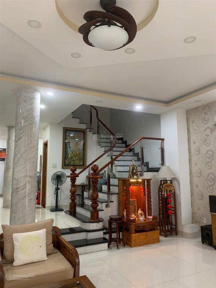 Bán nhà phố kdc 13b conic đối diện chung cư, giá 11 tỷ.  0909 109 ***