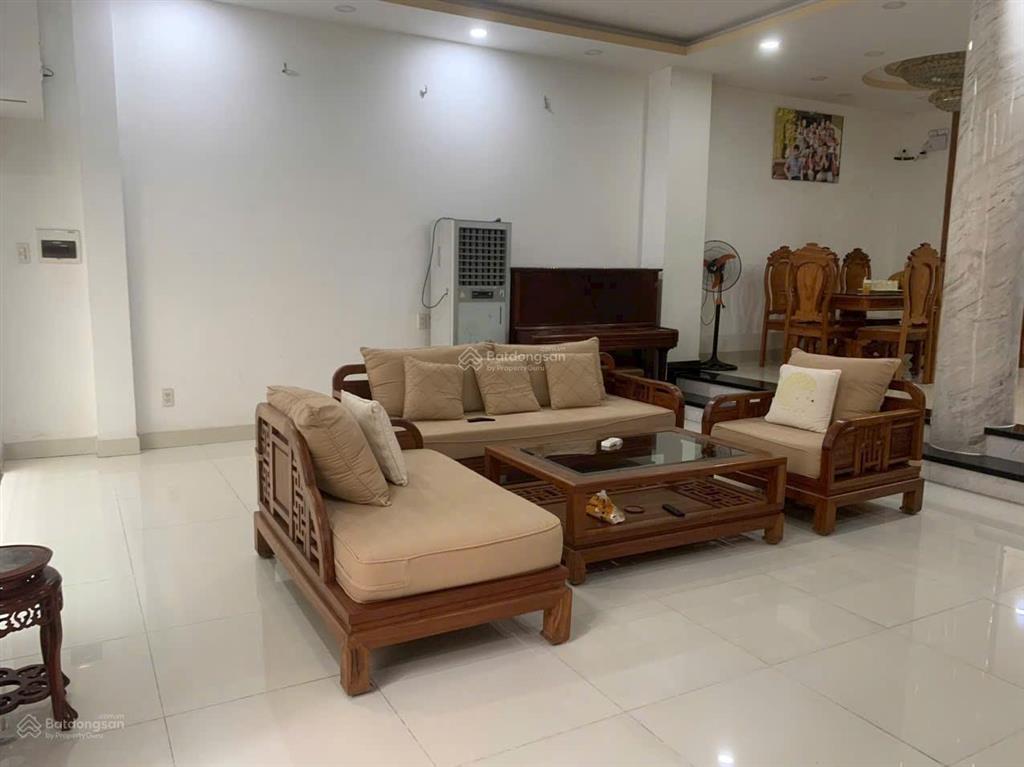 Bán nhà phố kdc 13b conic đối diện chung cư, giá 11 tỷ.  0909 109 ***