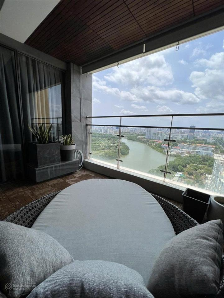 Bán gấp ch riverside residence 180m2, view sông full nội thất giá 15tỷ5 thương lượng.  0914 266 ***