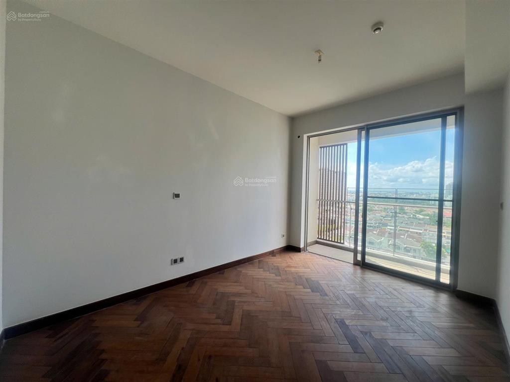 Cần bán căn hộ midtown phú mỹ hưng 2 phòng ngủ, 2wc 90m2 giá 9 tỷ 150.  0906 752 *** e nguyên